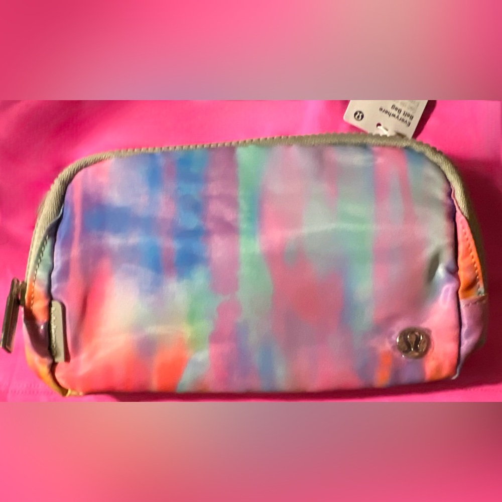 NWT Lululemon Belt Bag Limited Edition Vapor Tye Die